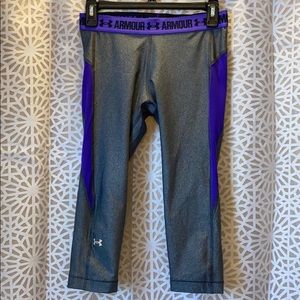 Under Armour workout capris. Like new.
